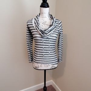 New Edista pullover long sleeve top
